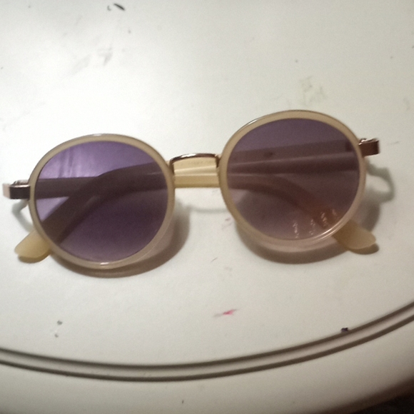 Accessories - Circle framed glasses